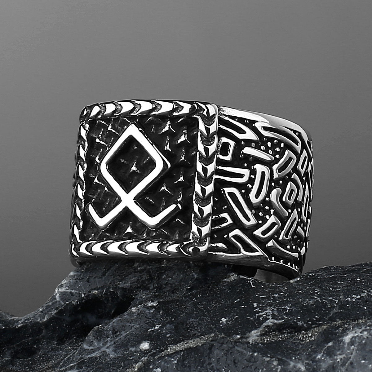 Creative Men's Fashion Rune Ring